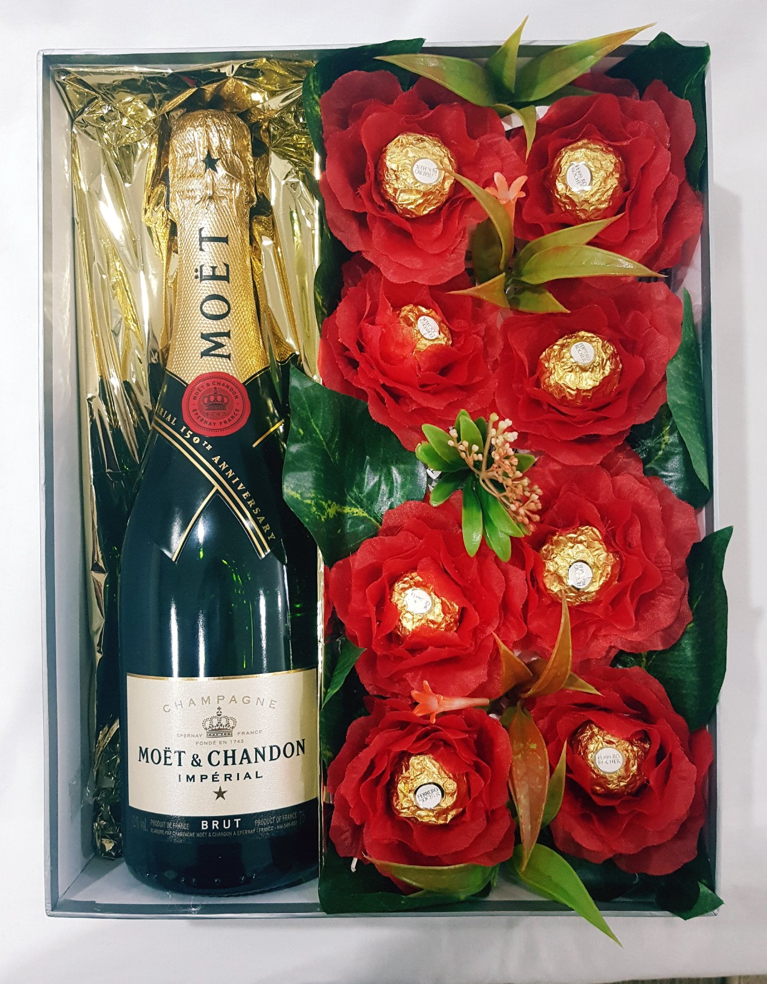 Champagne with Rocher Roses – HiWish Gifts
